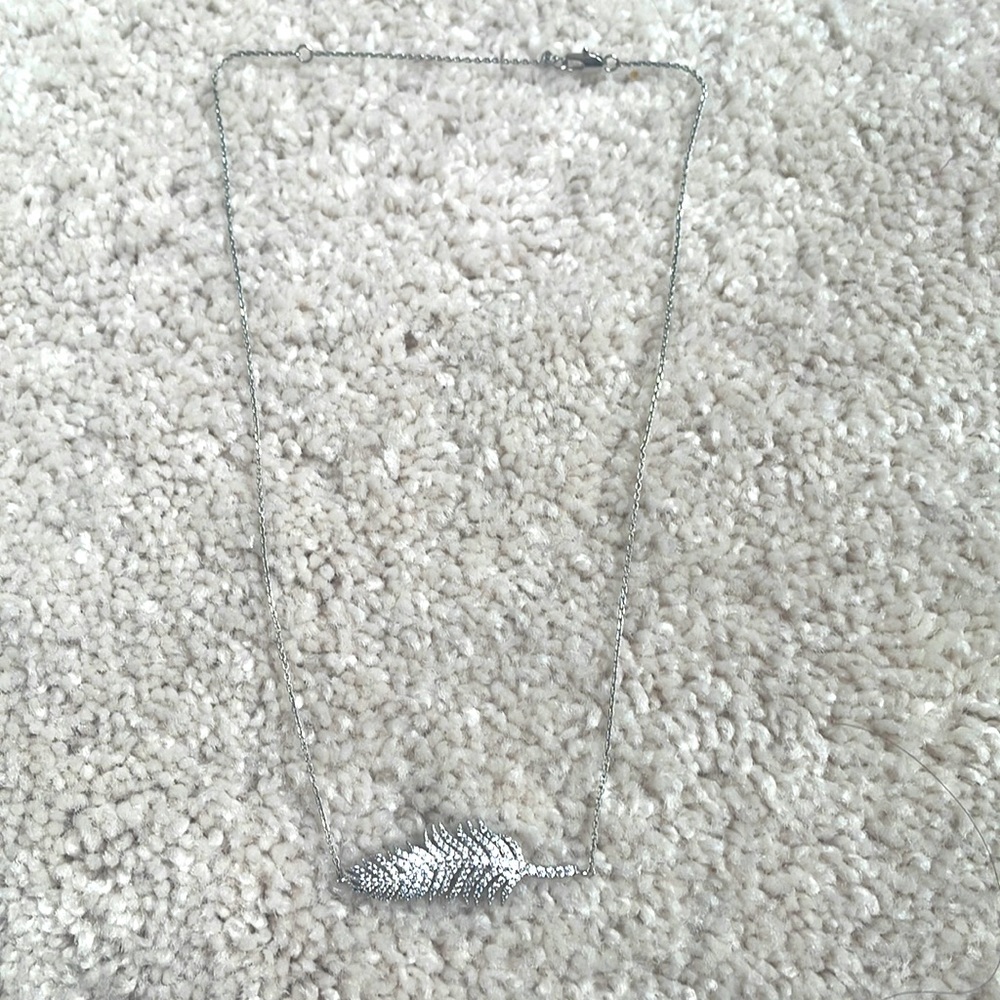 White gold short necklace